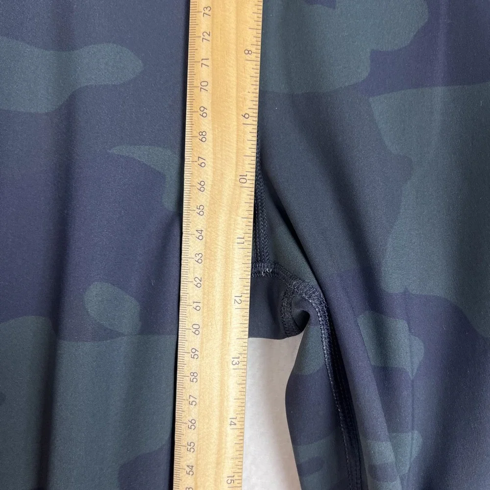 Alo Yoga Vapor High Waist Leggings in Hunter Camo Size Medium